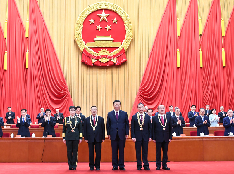 全国抗击新冠肺炎疫情表彰大会在京隆重举行