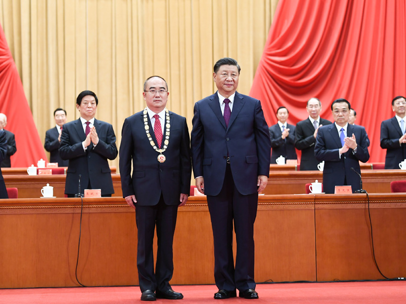 全国抗击新冠肺炎疫情表彰大会在京隆重举行