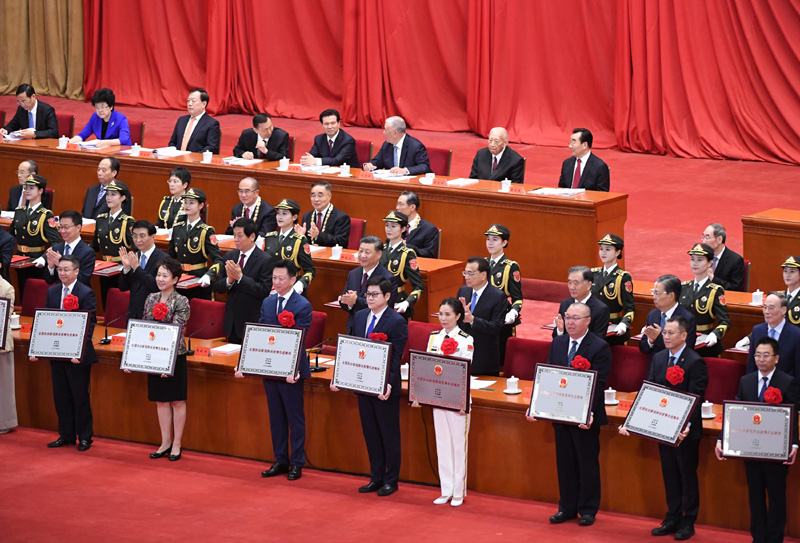 全国抗击新冠肺炎疫情表彰大会在京隆重举行