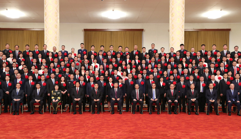 全国抗击新冠肺炎疫情表彰大会在京隆重举行